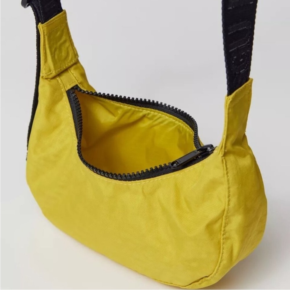 NWT Baggu Mini Crescent Bag Sour Urban Outfitters - Picture 2 of 8